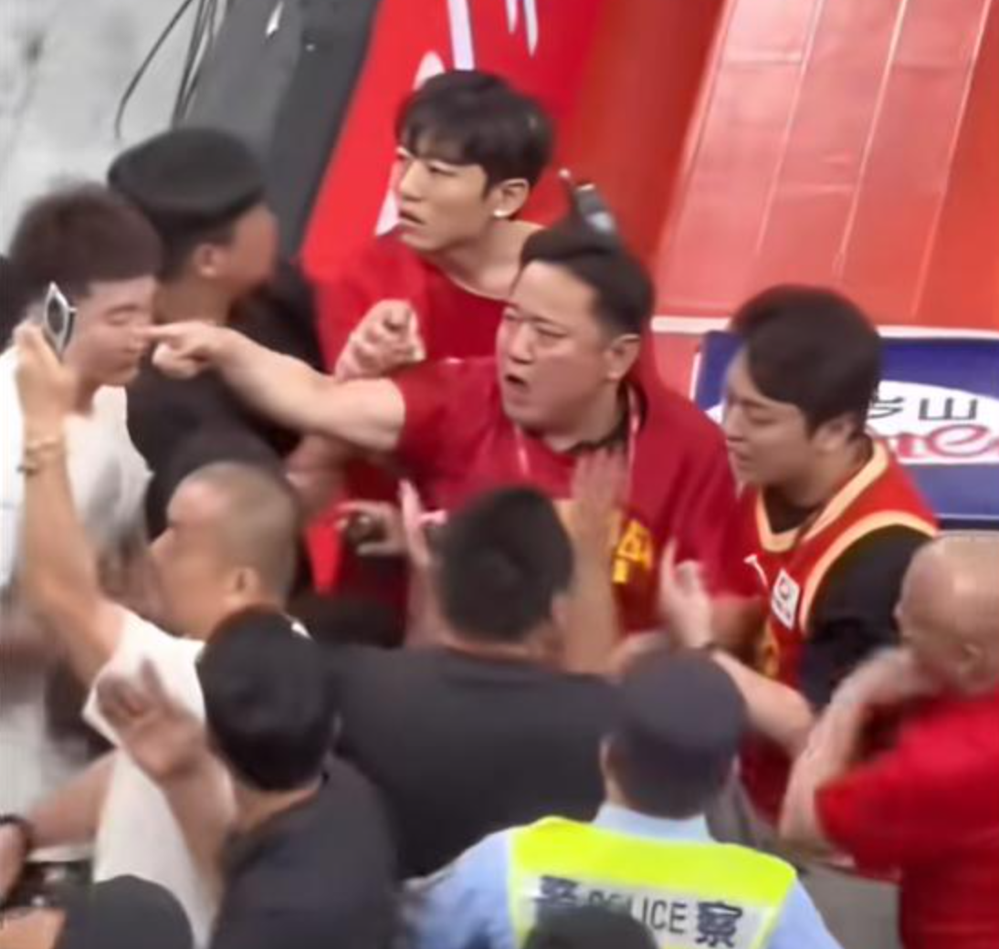 字母哥争夺战，又一匹黑马杀出！森林狼欲五换一，准备组欧洲双塔